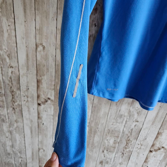 Women's Nike long sleeve tshirt, Size M, Blue - Picture 5 of 9